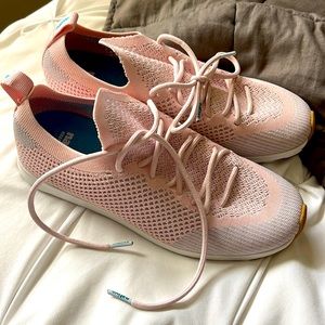 Native women’s light pink shoes